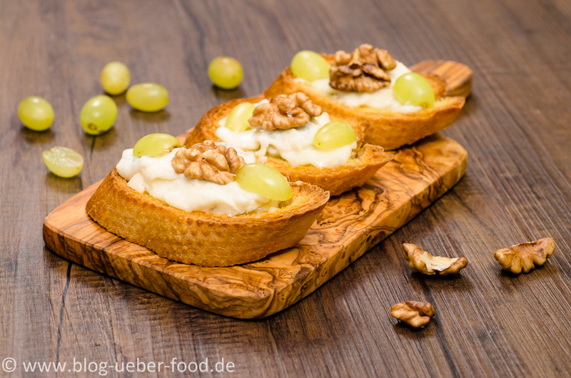 Rezept Bruschetta mit Gorgonzola, Walnüssen und Weintrauben -&amp;gt; Vorspeise