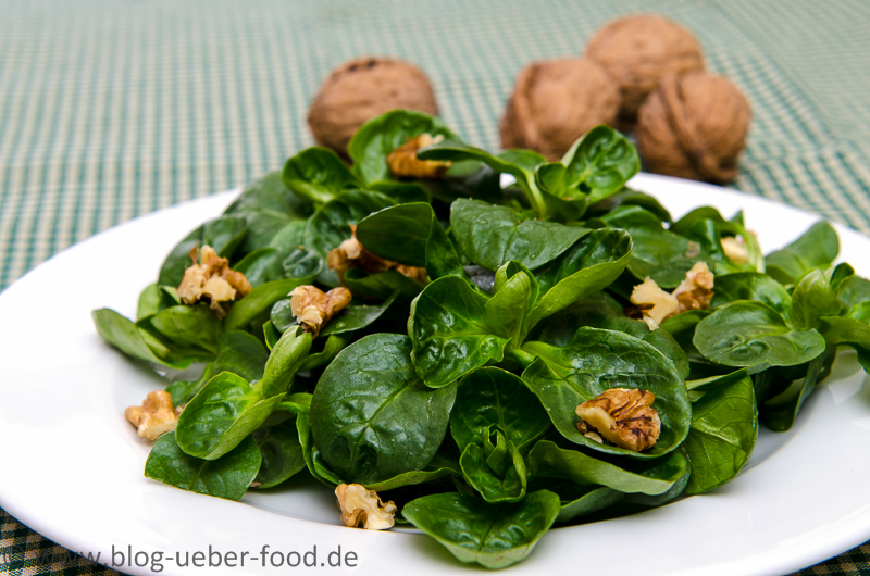 Rezept Feldsalat mit Walnüssen und Walnuss-Vinaigrette -&amp;gt; Vorspeise