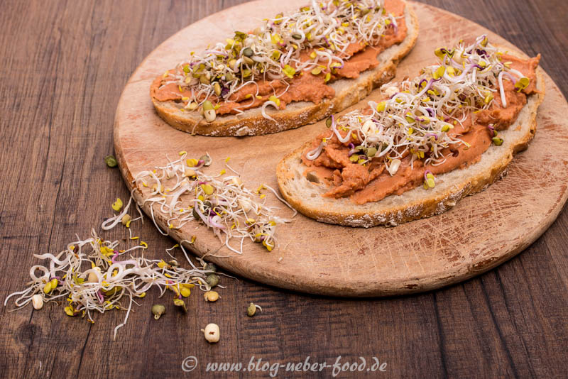 Veganer Brotaufstrich aus Bohnen -&amp;gt; Rezept -&amp;gt; belegtes Brot